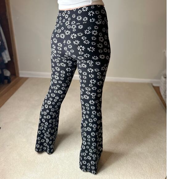 No Boundaries: Floral Flare Leggings - Picture 2 of 6